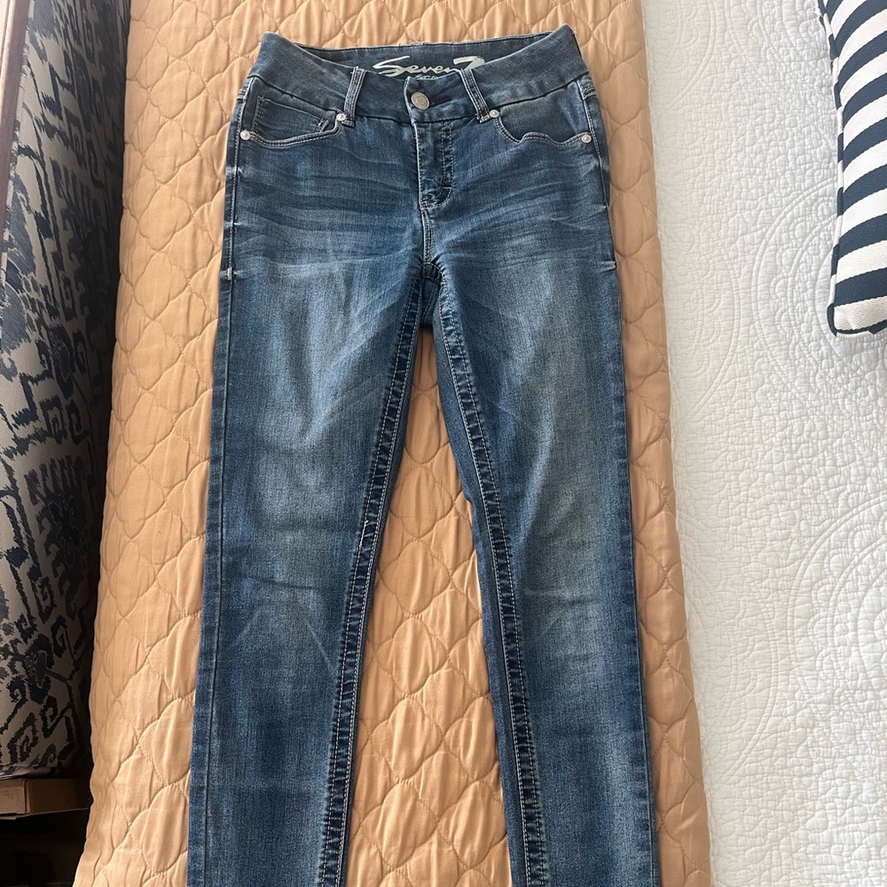 Seven skinny jeans size 4. Like new.